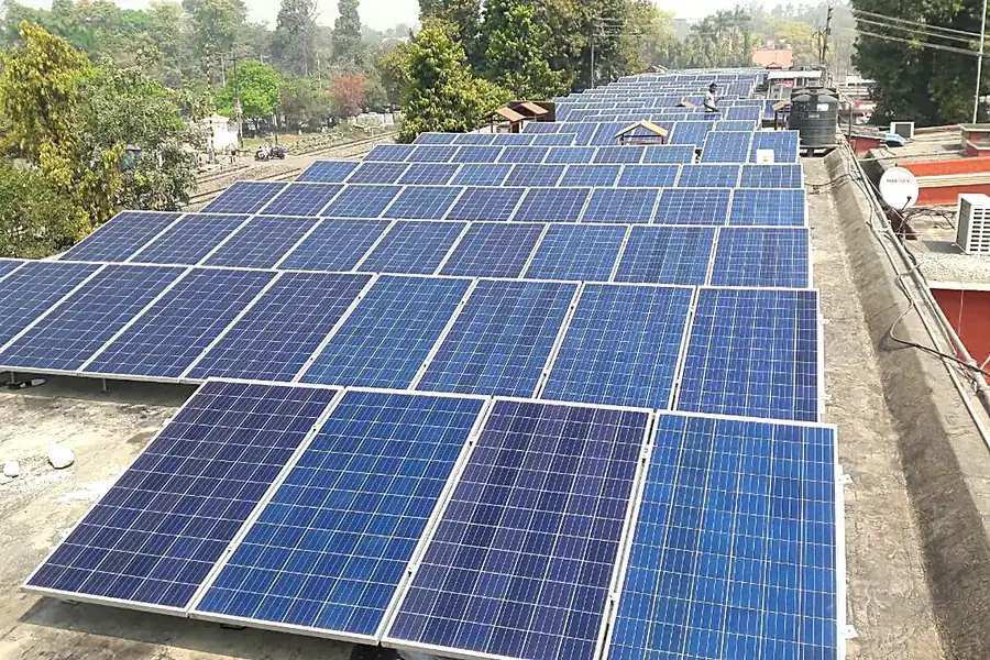 Large-scale rooftop solar array across government building campus